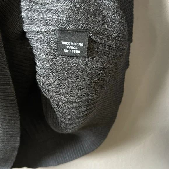 Murano Men’s 100% Merino Wool V-Neck Sweater - Picture 4 of 4